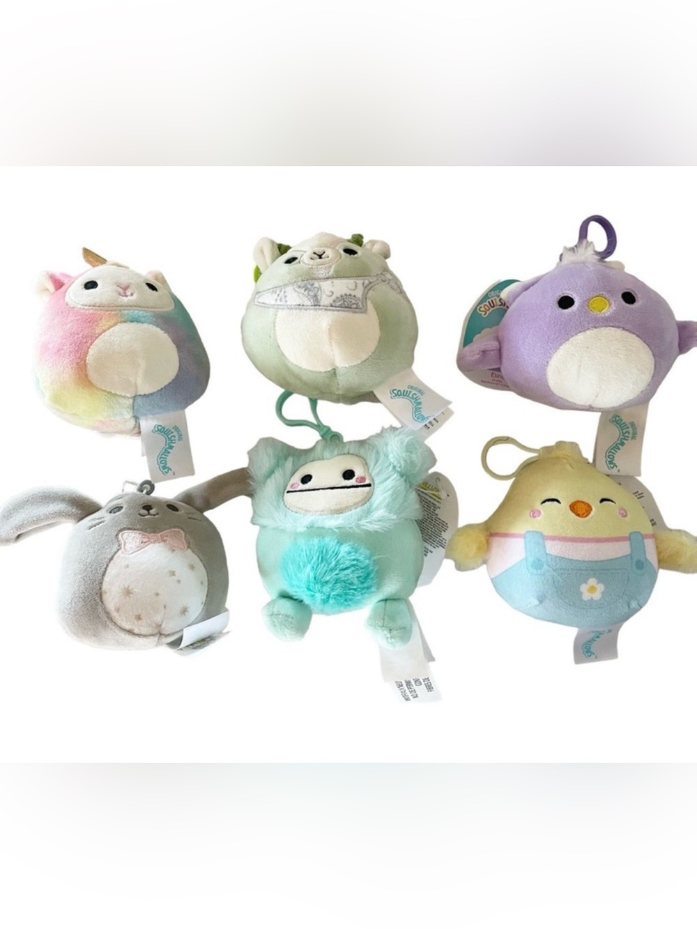 6 Clip On Squishmallows w/ 2
bonus mystery clips!